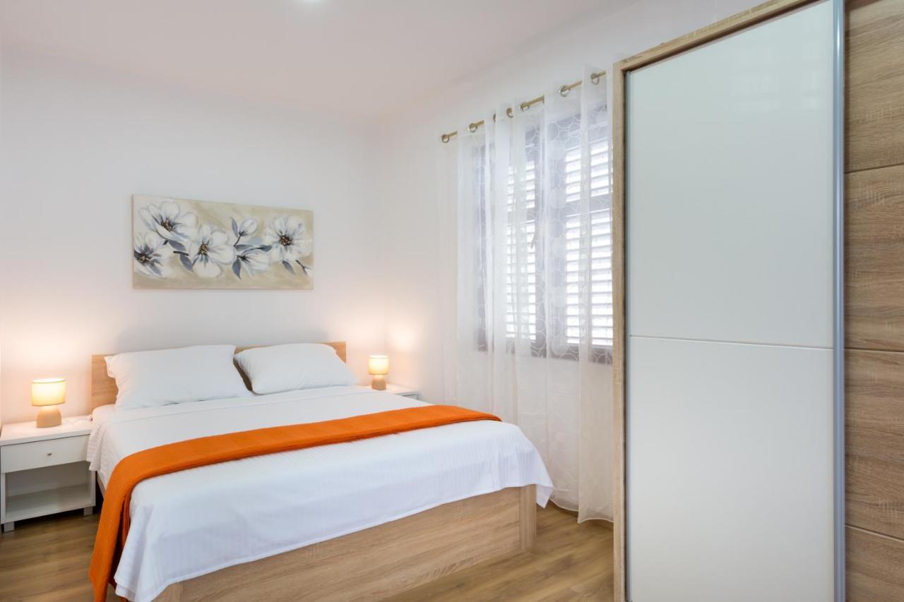 Apartments By The Sea Kastel Stari, Kastela - 15894 Zewnętrze zdjęcie