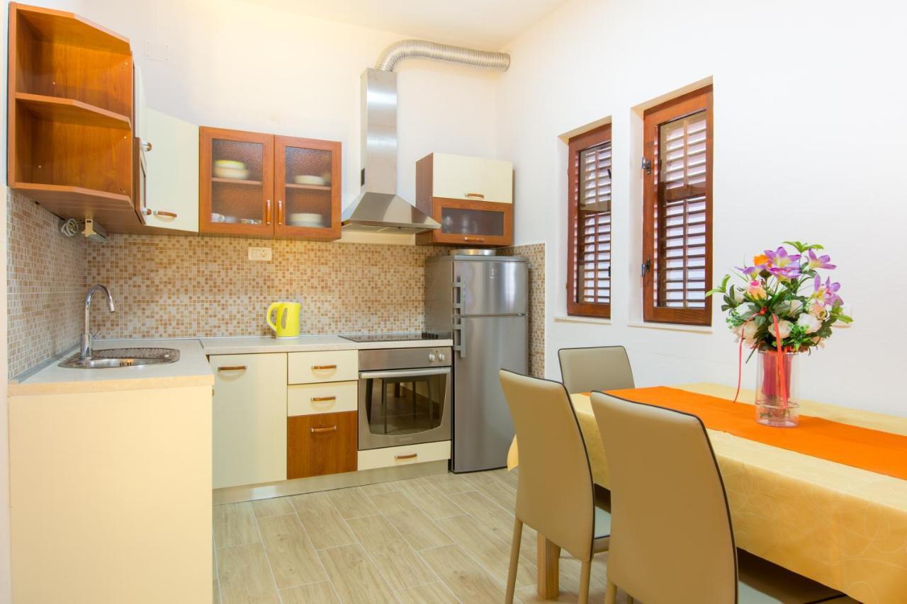 Apartments By The Sea Kastel Stari, Kastela - 15894 Zewnętrze zdjęcie